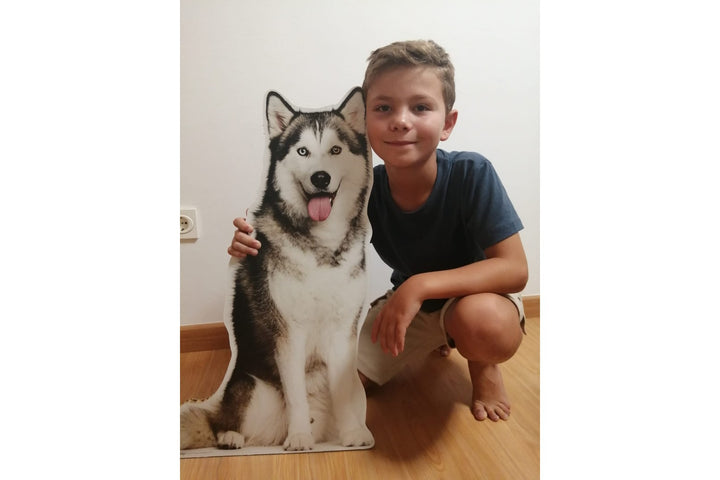 Foto a tamaño real en cartón de mascota perro husky