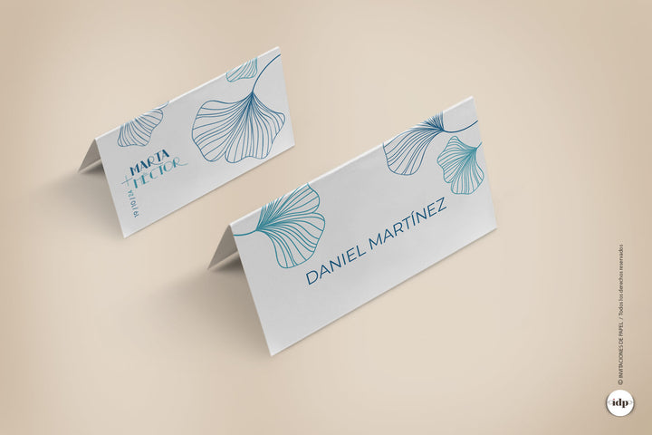 Marcasitios de boda o tarjetas para las mesas personalizadas con nombres de invitados con flores modernas aurum azul